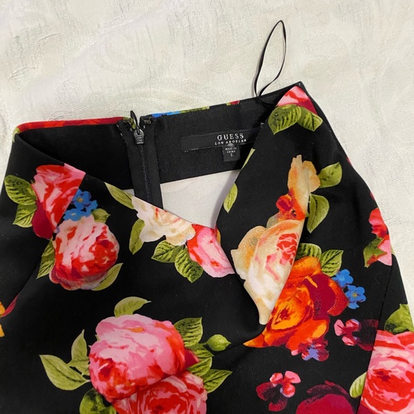 Floral guess pencil skirt - Picture 2 of 2